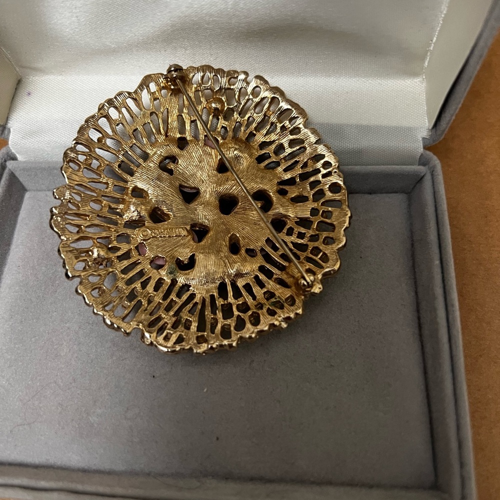 Elegant Gold and Pink Brooch with Green Accents by Sarah Coventry - Picture 11 of 12